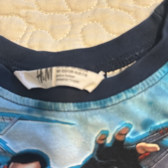 H&M superhero marvel T-shirt size 6/8 - Picture 2 of 3